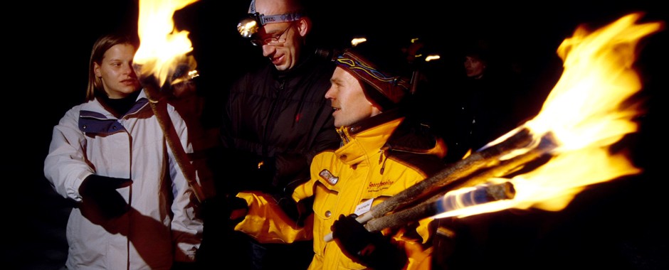 events4teams | Teambuilding activities - Snowshoe hike with torches